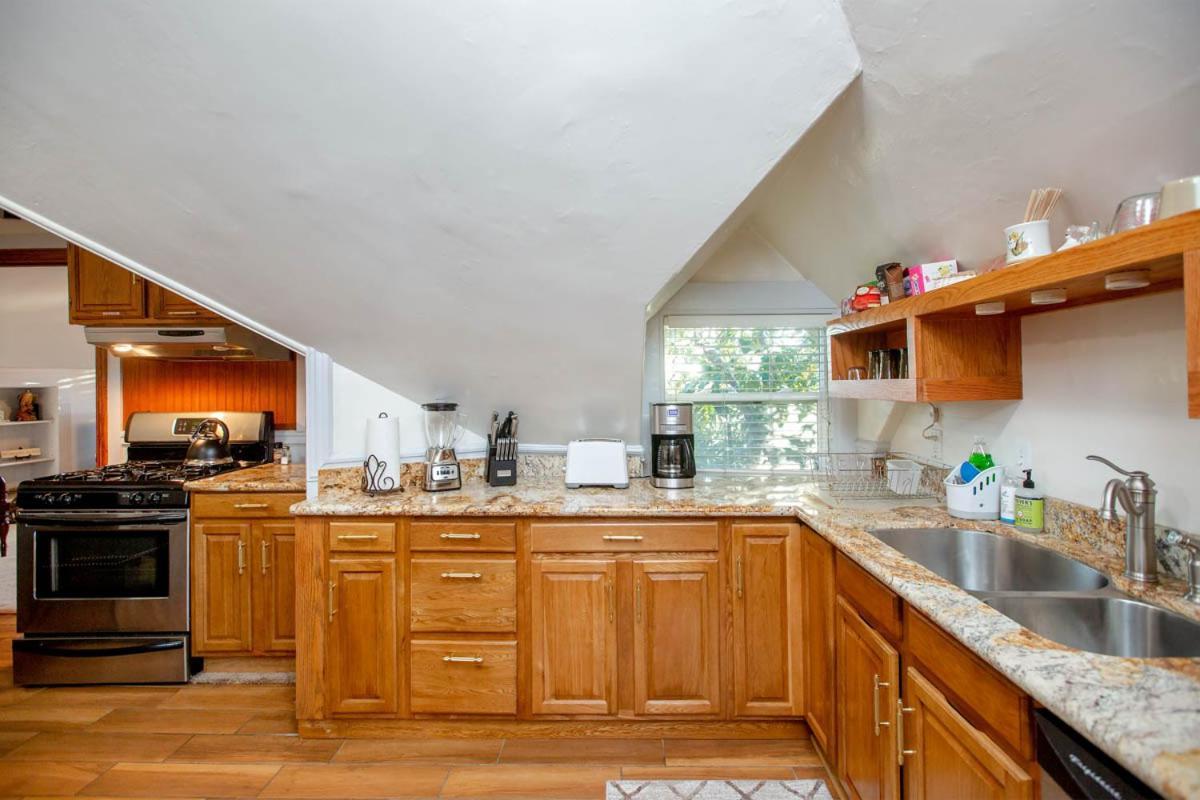 Alameda 3Br Unique Victorian Penthouse With Deck And Outdoor Furniture, Ac, 3 Blocks To Beach & Shopping Center & 2 Free Parking Spaces Εξωτερικό φωτογραφία
