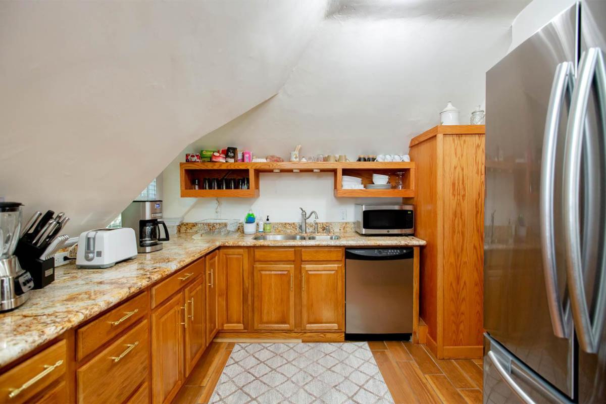 Alameda 3Br Unique Victorian Penthouse With Deck And Outdoor Furniture, Ac, 3 Blocks To Beach & Shopping Center & 2 Free Parking Spaces Εξωτερικό φωτογραφία