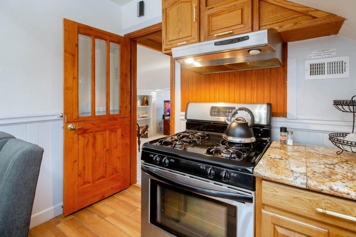 Alameda 3Br Unique Victorian Penthouse With Deck And Outdoor Furniture, Ac, 3 Blocks To Beach & Shopping Center & 2 Free Parking Spaces Εξωτερικό φωτογραφία