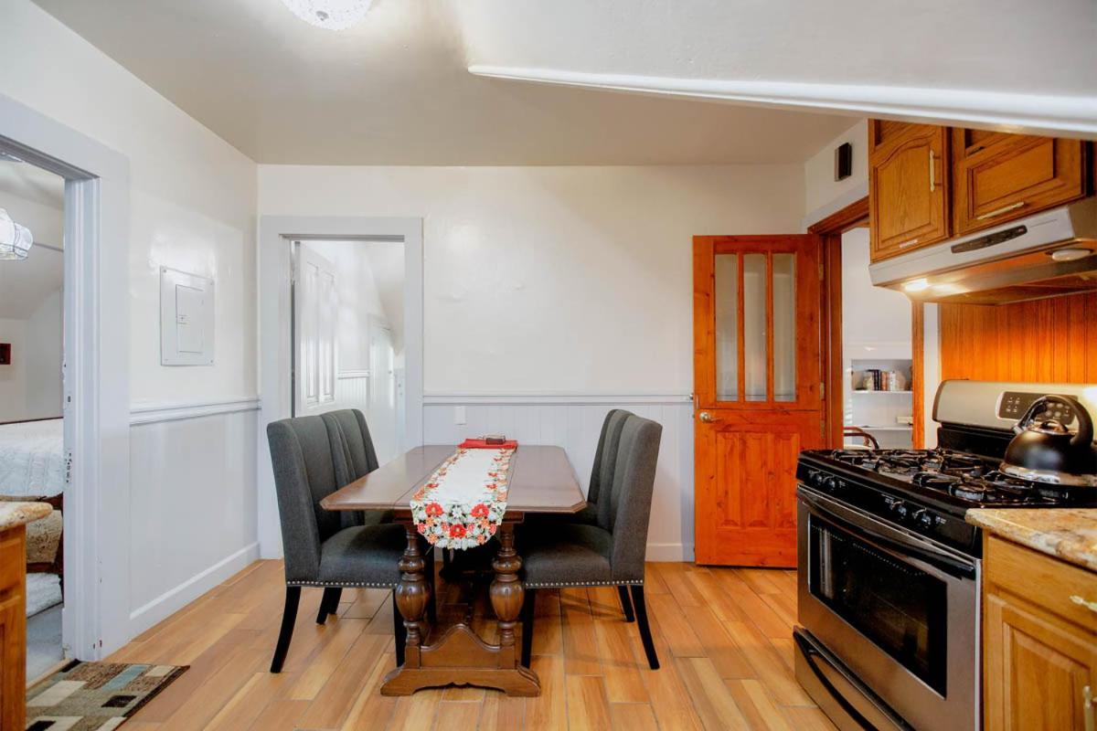 Alameda 3Br Unique Victorian Penthouse With Deck And Outdoor Furniture, Ac, 3 Blocks To Beach & Shopping Center & 2 Free Parking Spaces Εξωτερικό φωτογραφία