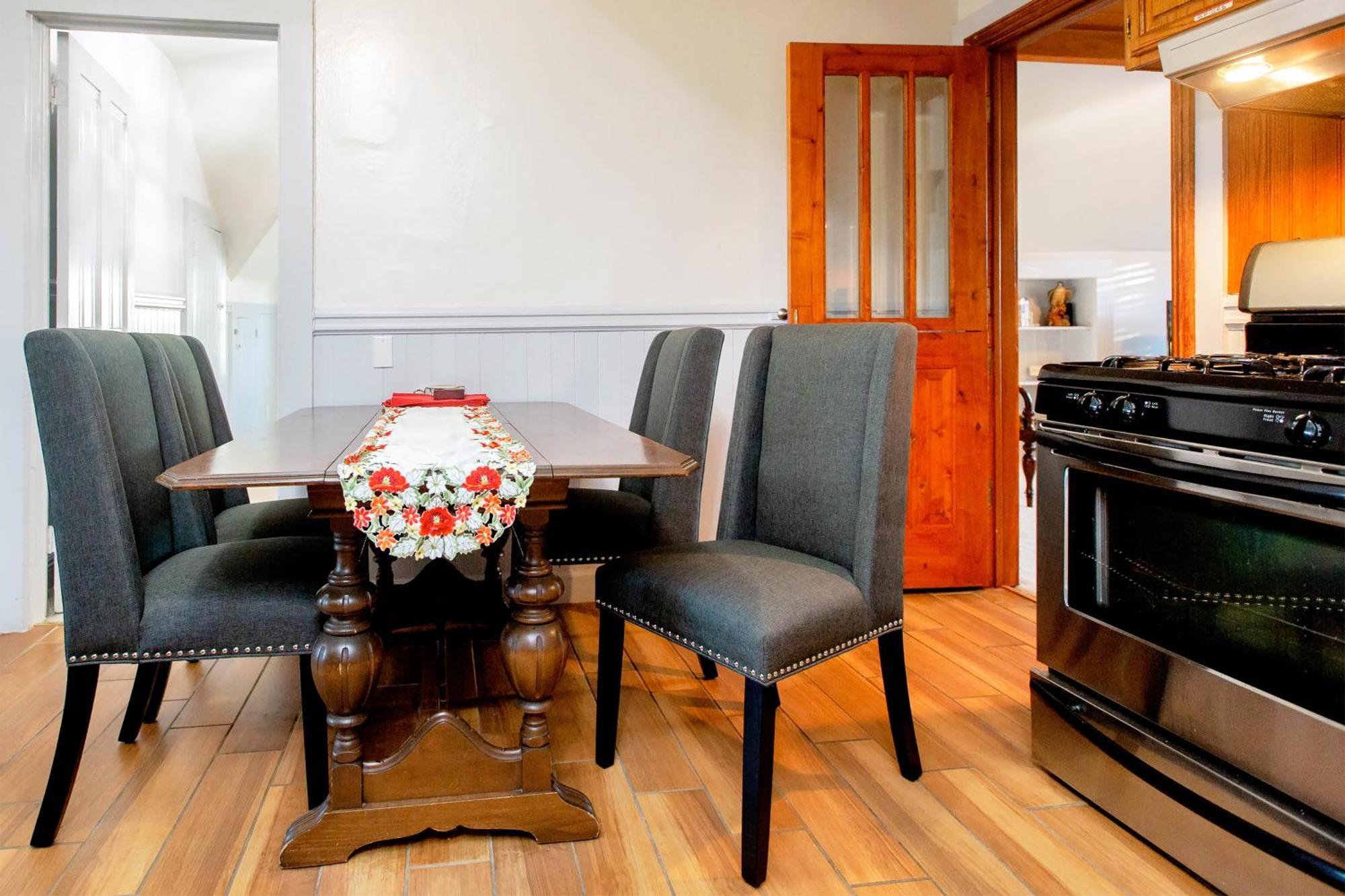 Alameda 3Br Unique Victorian Penthouse With Deck And Outdoor Furniture, Ac, 3 Blocks To Beach & Shopping Center & 2 Free Parking Spaces Εξωτερικό φωτογραφία