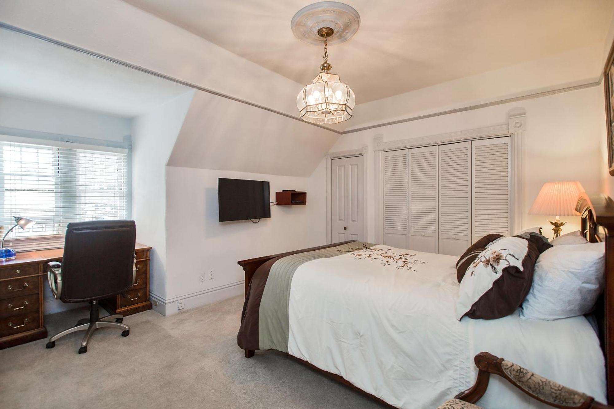 Alameda 3Br Unique Victorian Penthouse With Deck And Outdoor Furniture, Ac, 3 Blocks To Beach & Shopping Center & 2 Free Parking Spaces Εξωτερικό φωτογραφία